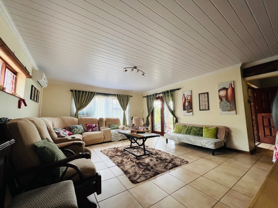 4 Bedroom Property for Sale in Twee Rivieren Western Cape